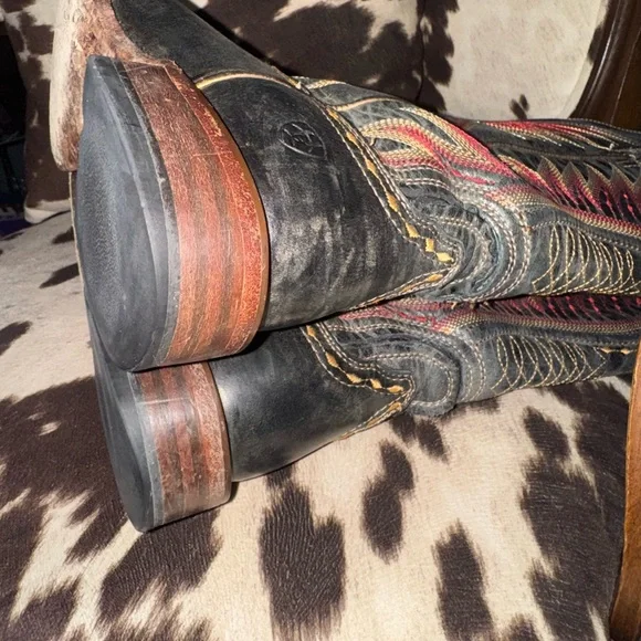 Black and Red Women’s Cowboy Boots - Picture 12 of 16
